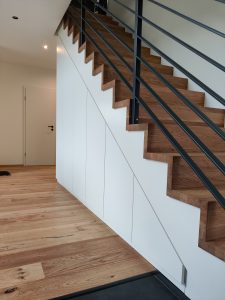 Treppenschrank